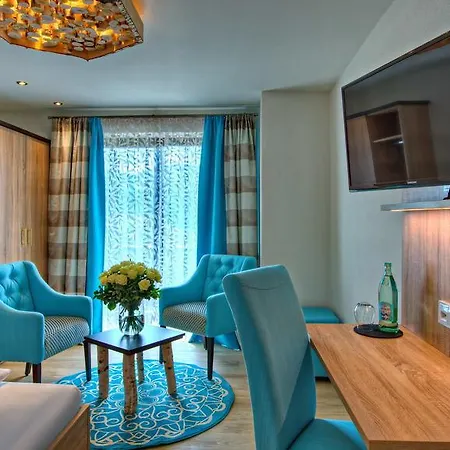 Hotel H+ Balance