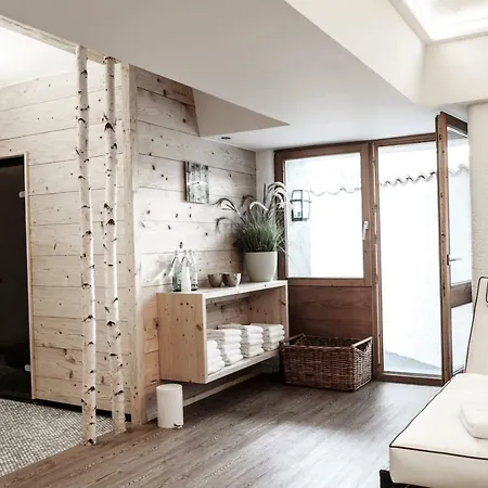 Hotel H+ Balance